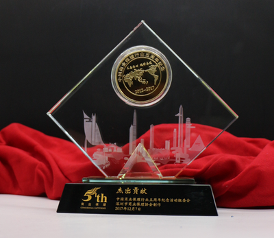 深圳市商业保理协会五周年纪念-【杰出贡献水晶镶币奖杯定制】